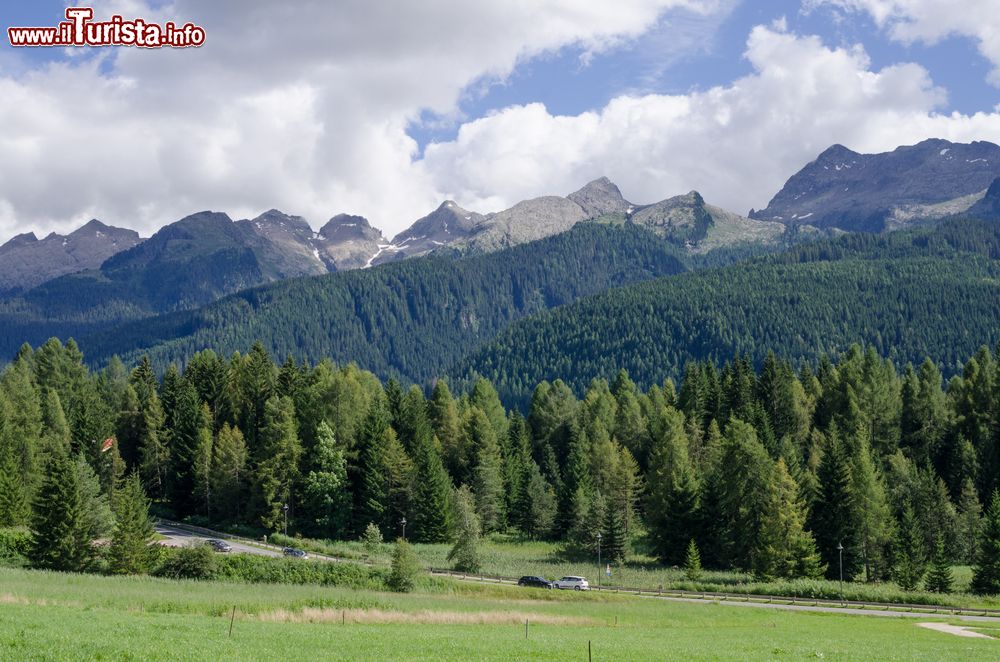 Immagine Le montagne intorno a Bellamonte: siamo nel comune di Predazzo sulle Dolomiti del Trentino