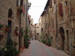 Via del borgo medievale di Casole d'Elsa in Toscana - © Nerijp - CC BY-SA 3.0, Wikipedia