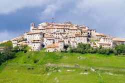 Il centro abitato di Castelluccio di  Norcia, prima del terremoto del 2016 - © Fotografiche / Shutterstock.com