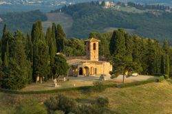 La Chiesa di San Nicola nei pressi di Casole d'Elsa in Toscana