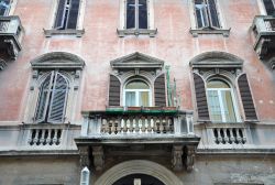 La facciata di una dimora storica di Terni, Umbria - © serifetto / Shutterstock.com