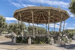 Musik Kiosk, l'elegante costruzione in stile liberty ospitata nel centro di Cannes, Costa Azzurra.  - © Kiev.Victor/ Shutterstock.com