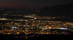 Panorama notturno della città di Terni, Umbria. La città è nota con il nome antico di Interamna Nahartium che significa "terra tra due fiumi".

