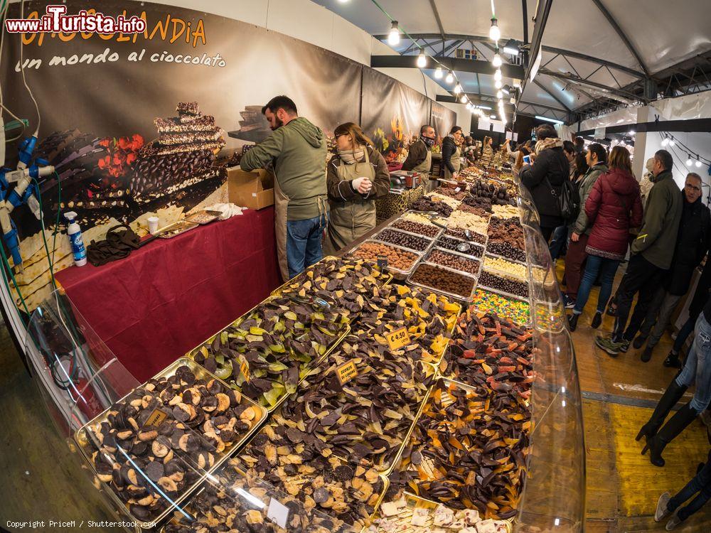 Immagine Uno stand di Cioccoshow nel centro di Bologna, Emilia-Romagna. Si tratta di una delle più importanti manifestazioni italiane dedicate al cioccolato - © PriceM / Shutterstock.com