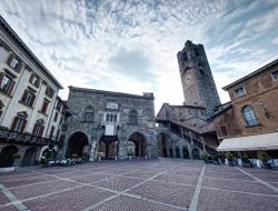 Il Palazzo del Podestà nel centro di Bergamo Alta (Lombardia) - © Ioan Panaite / Shutterstock.com