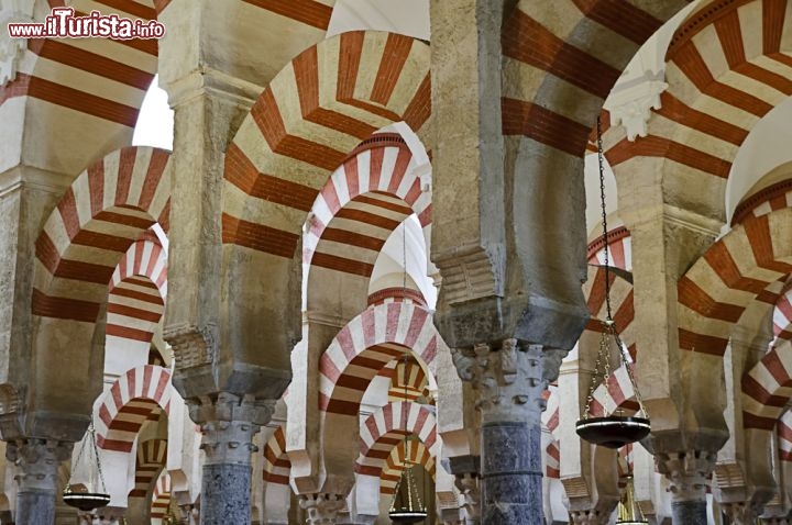 Immagine La Mezquita di Cordova, l'affascinante ex moschea dell'Andalusia in Spagna - © ale_rizzo / Shutterstock.com