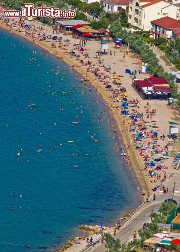 Immagine Spiaggia di Pag in Croazia, tra le isole del nord della Dalmazia, lungo la costa orientale dell'Adriatico - © xbrchx / Shutterstock.com
