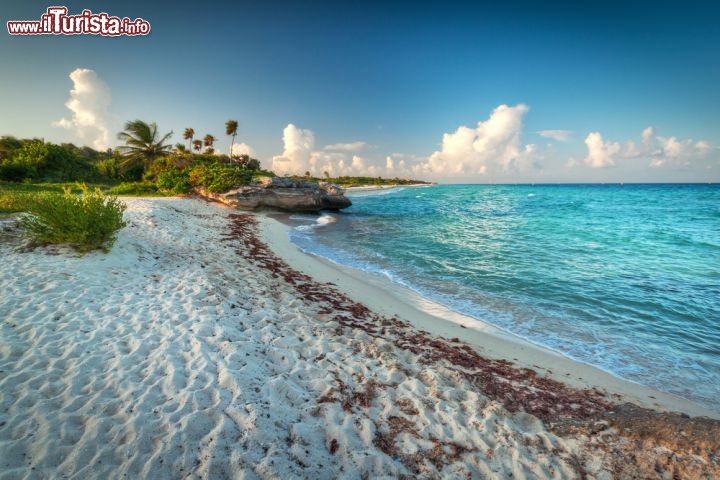 Immagine Tramonto sulla spiaggia di Playacar: siamo nella Riviera Maya del Messico, poco più a sud della famosa località di Playa del Carmen - © Patryk Kosmider / Shutterstock.com