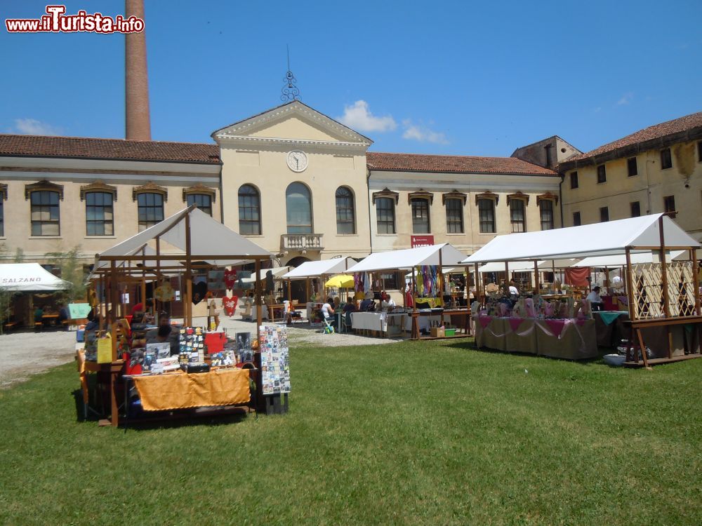 Immagine La Festa della Filatura a Salzano si svolge presso Villa Donà Romanin-Jacur