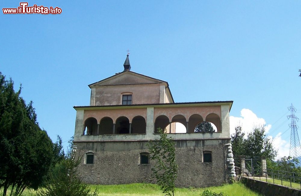 Immagine Il Santuario di S. Silvestro ad Angolo Terme in Lombardia - © Luca Giarelli, CC BY-SA 3.0, Wikipedia