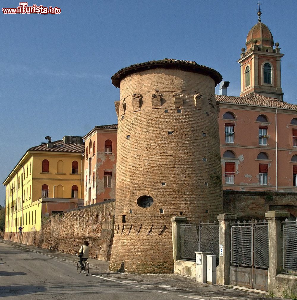 Immagine Il Torrione di nord est del centro storico di Budrio in Emilia - © Pierluigi Mioli - CC BY-SA 4.0, Wikipedia