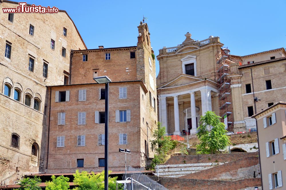 Immagine Immagine suggestiva del centro storico di Ancona, capoluogo delle Marche.