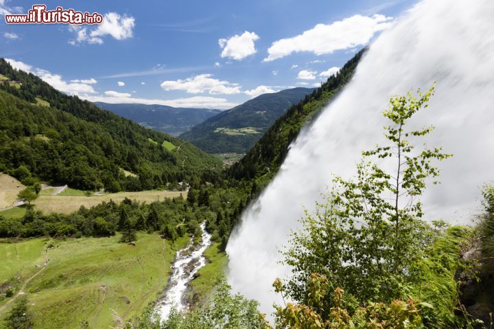 Immagine La cascata di Parcines si trova nei dintorni di Rablà: alta 97 metri è una delle più spettacolati dell'Alto Adige. Il percorso per raggiungerla è però impegnativo, con una passaggiata di circa 90 minuti - © Tilo G / Shutterstock.com