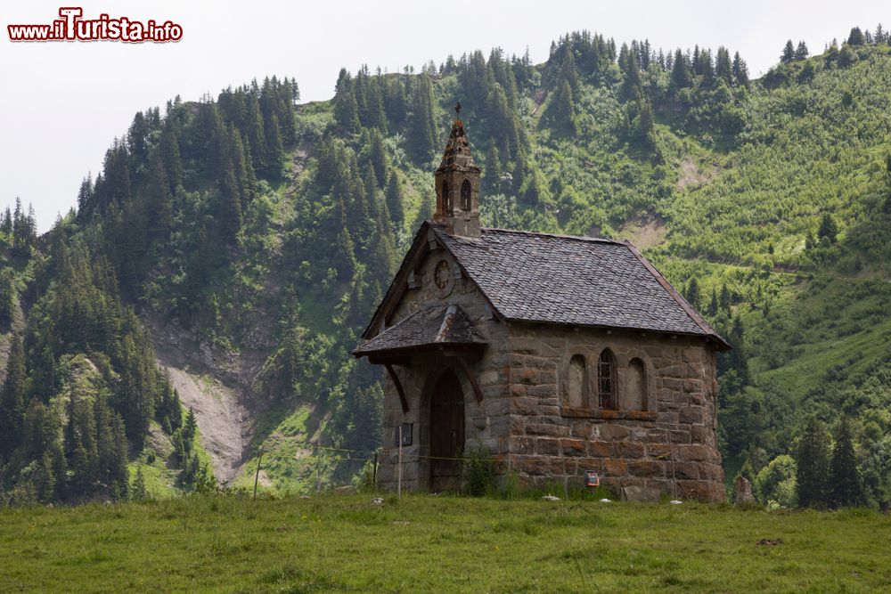 Immagine La Chapelle Des Crosets a Val-d Illiez in Svizzera, Canton Vallese