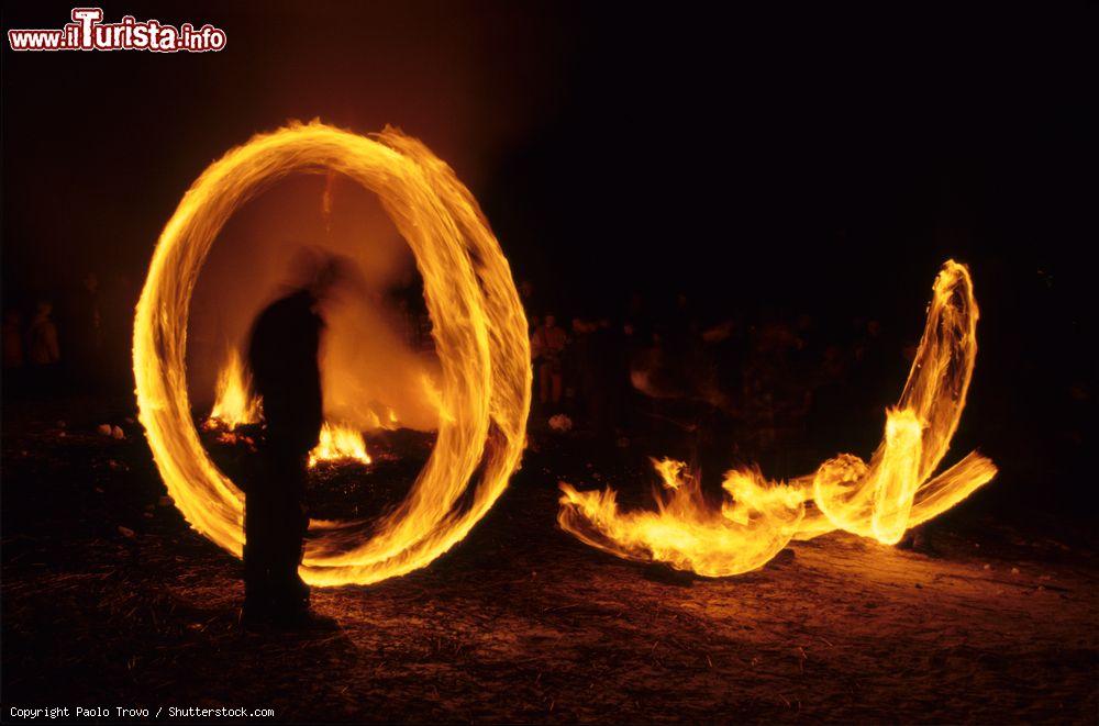 Immagine La festa del fuoco Hom Strom a Scuol si celebra in inverno