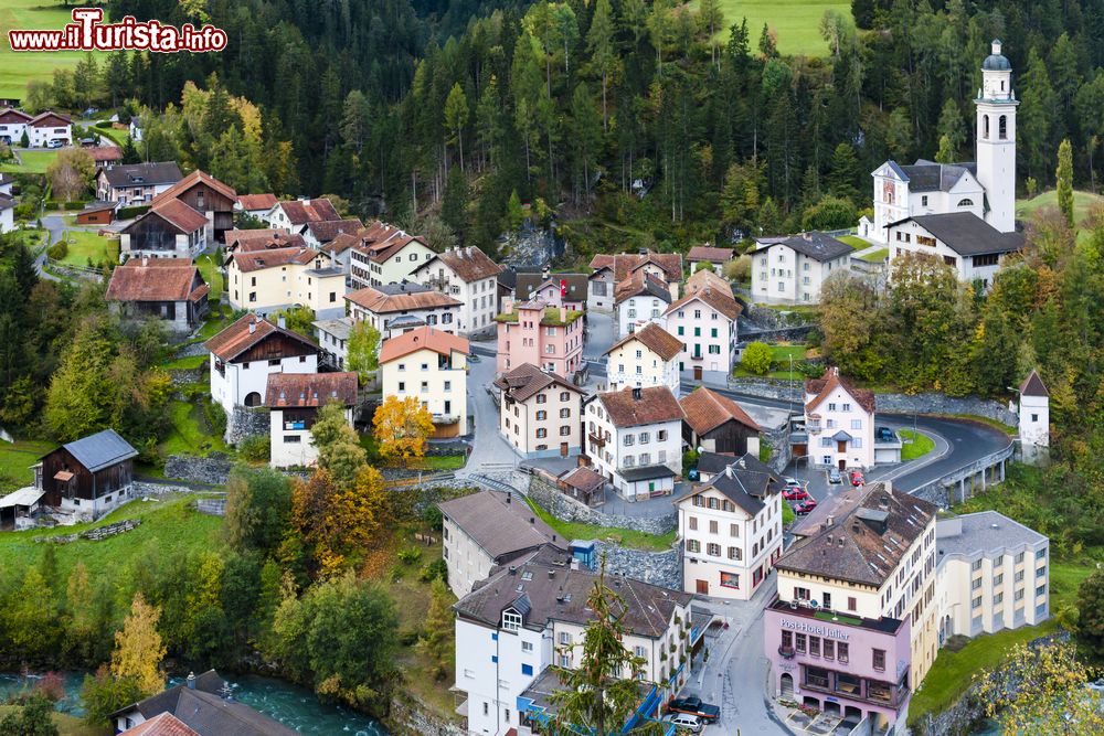 Immagine La frazione di Tiefencastel, uno dei centri di Albula in Svizzera, Canton dei Grigioni