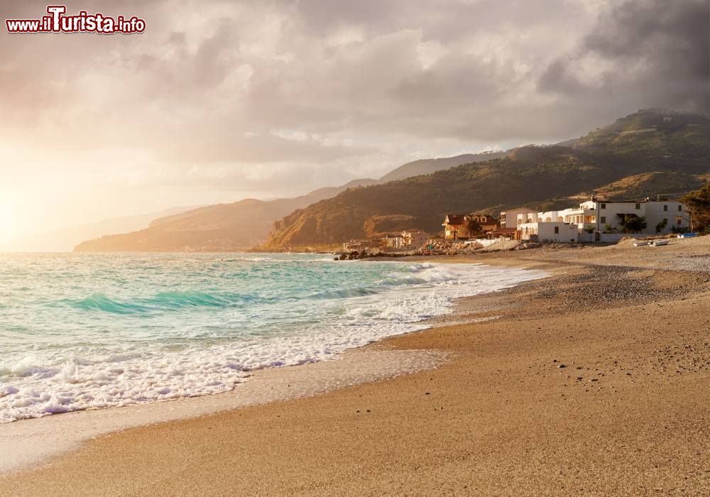 Immagine La Spiaggia di Acquappesa costa tirrenica della Calabria. La località è famosa per le sue terme.