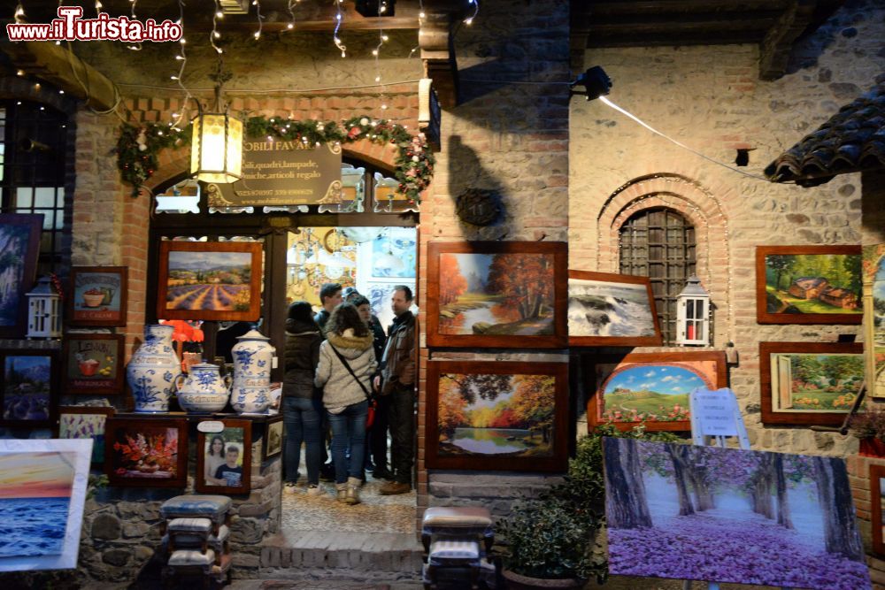 Immagine Opere d'arte in vendita a Grazzano Visconti, il borgo in stile medievale dell'Emilia-Romagna - ©  Natale a Grazzano Visconti