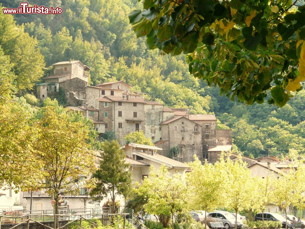 Immagine Panorama del borgo antico di Equi Terme - © Davide Papalini, CC BY-SA 3.0, Wikipedia
