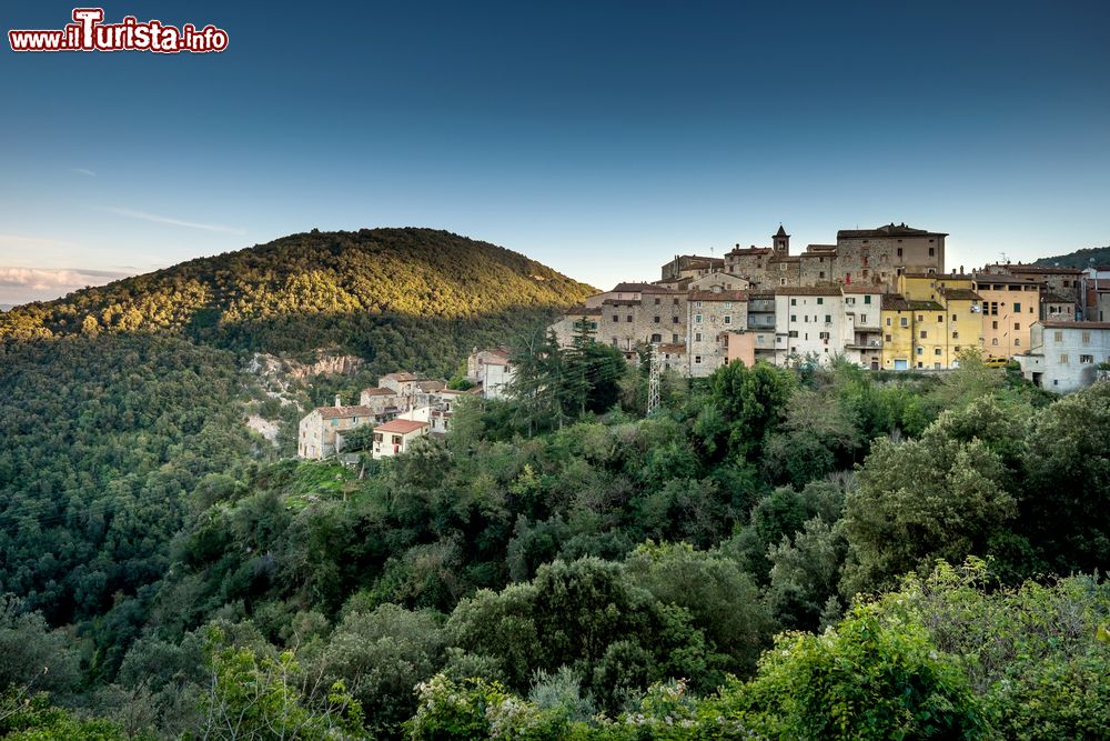 Immagine Il magnifico panorama di Sassetta, il piccolo borgo si trova in provincia di Livorno, non lontano dalle coste della Toscana