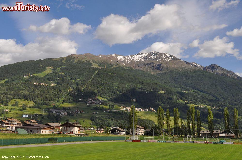 Immagine Panorama tardo primaverile delle montagne intorno a Bormio in Valtellina - © s74 / Shutterstock.com