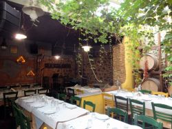 La taverna Klimataria, ottima cucina greca e scuola di cucina agli ordini della gentile signora Maria