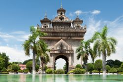 Arco di trionfo Patuxai Vientiane Laos - © Muellek Josef / Shutterstock.com