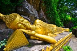 Budda dormiente a Phou Si Hill, Luang Prabang in Laos - © kenjito / Shutterstock.com