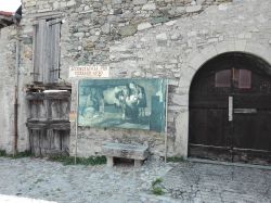 La piazzetta di Caglio in Lombardia e un opera di Segantini