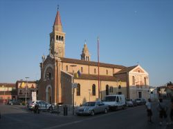 La chiesa parrocchiale di Treporti una delle due località che formano il comune di Cavallino-Treporti vicino a Jesolo, in Veneto - © Hullie (presunto) - CC BY-SA 2.5 - ...
