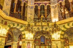 Il ricco interno della Cappella Palatina ad Aachen in Germania - © matthi / Shutterstock.com 