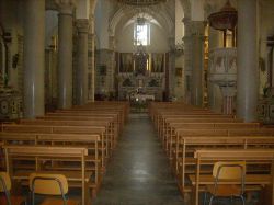 Interno della  Chiesa di San Nicola a Saponara: è chiamata la Chiesa Matrice - © Ciao411 - Pubblico dominio, Wikipedia