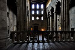 Interno romanico della chiesa di  Santa Maria della Pieve, che si trova nel cuore storico di Arezzo, in Toscana