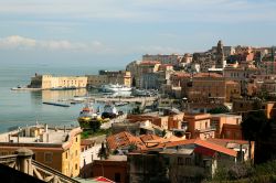 La baia di Gaeta è una delle mete di villeggiatura più note del Lazio meridionale - © onairda / Shutterstock.com