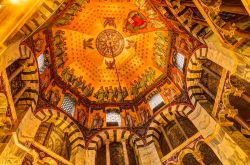 La cupola della Cappella Palatina di Aquisgrana (Germania) - © matthi / Shutterstock.com 