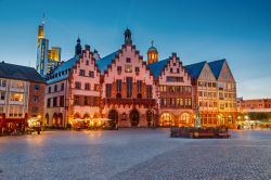Palazzi storici in centro a Francoforte, la città cuore del commercio e degli affari della Germania - © S.Borisov / Shutterstock.com