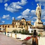 Scorcio del centro di Cordova (Cordoba) la bella città dell'Andalusia, che sorge sulla riva destra del fiume Guadalquivir in Spagna (Andalusia) - © leoks / Shutterstock.com