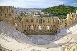 Il Teatro di Erode Attico (Odeion Herodes Atticus) si trova ad Atene a sud della scarpata rocciosa dell'Acropoli. Costruito ai tempi della dominazione romana, e fu un opera voluta da un ...