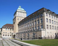 L'Università di Zurigo (in tedesco Universität Zürich), fondata nel 1833, è la più grande e importante università della Svizzera. Comprende tutte le ...