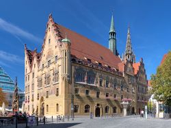 L'antico Municipio di Ulm è famoso per il suo Orologio Astronomico - © Mikhail Markovskiy / Shutterstock.com