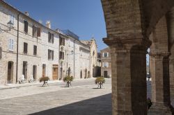 Architettura a Moresco, uno dei borghi più belli d'Italia (Marche).

