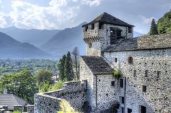 Architettura della fortezza Viscontea nel villaggio medievale di Vogogna, Piemonte - © Steve Sidepiece / Shutterstock.com