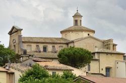 Architettura religiosa nel centro medievale di Montefalco, Umbria.

