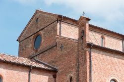 Architettura religiosa nel villaggio di Sesto al Reghena, Pordenone, Friuli Venezia Giulia - © Directornico / Shutterstock.com