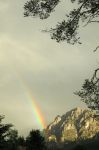 Arcobaleno a San Vigilio di Marebbe, Trentino Alto Adige. A rallegrare il cielo cupo e grigio ci pensano i colori di un bell'arcobelano.



