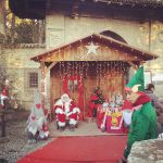 Babbo Natale e i suoi Elfi attendono i bambini ai Mercatini Natalizi di Grazzano Visconti - ©  Natale a Grazzano Visconti