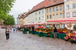 Bancarelle al mercato alimentare di Bamberga, Germania - © Christian Mueller / Shutterstock.com