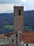 Il campanile e la chiesa di San Gavino a Gavoi - © Gianfranco - CC BY-SA 3.0 - Wikimedia Commons.