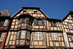 La tipica architettura a graticcio delle case del villaggio di Kaysersberg, nella regione francese dell'Alsazia - foto © Pack-Shot / Shutterstock.com