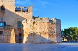 il Castello Acquaviva d’Aragona a Conversano di Puglia - © Mi.Ti. / Shutterstock.com
